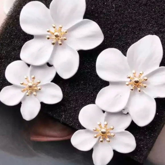 Jewelry - White Floral Drop Earrings with Gold Detail - Women Jewelry